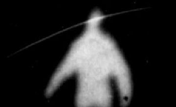 Fernando Franco makes the header of Punto de Vista from the oldest known camera test