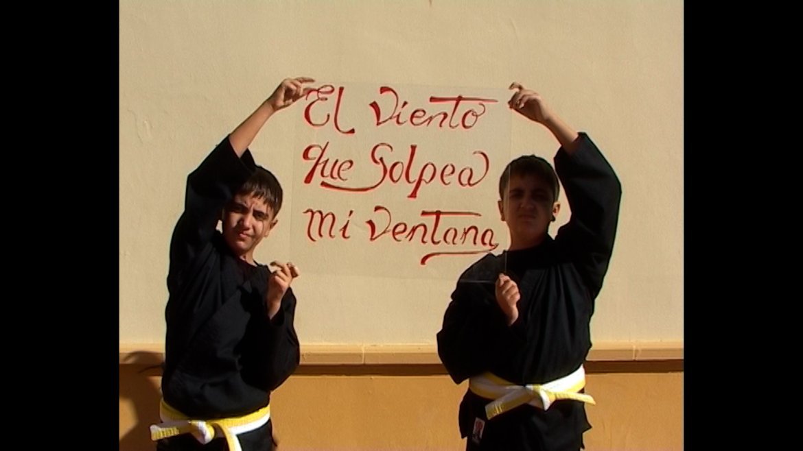 El viento que golpea mi ventana. emilio hupe + A Stone’s Throw [على مرمى حجر]. Razan AlSalah